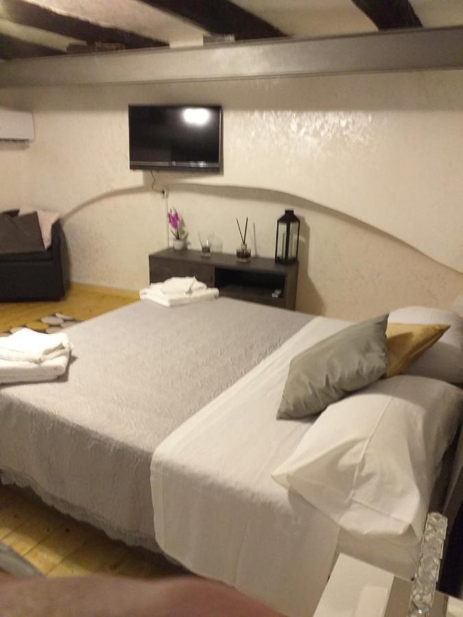 Sasy Jr House Via San Mattia 72 Apartment Naples Luaran gambar